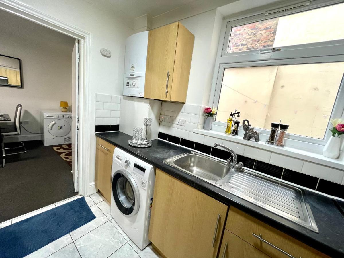 4 Bedrooms House, 3 Bathrooms , Separate Reception, Full Kitchen, Garden, Parking Londres