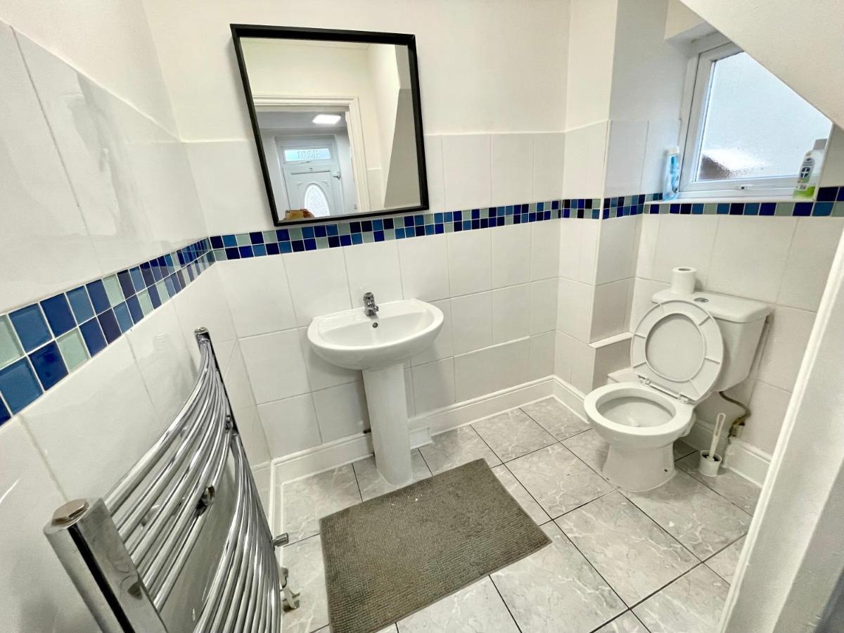 4 Bedrooms House, 3 Bathrooms , Separate Reception, Full Kitchen, Garden, Parking Londres