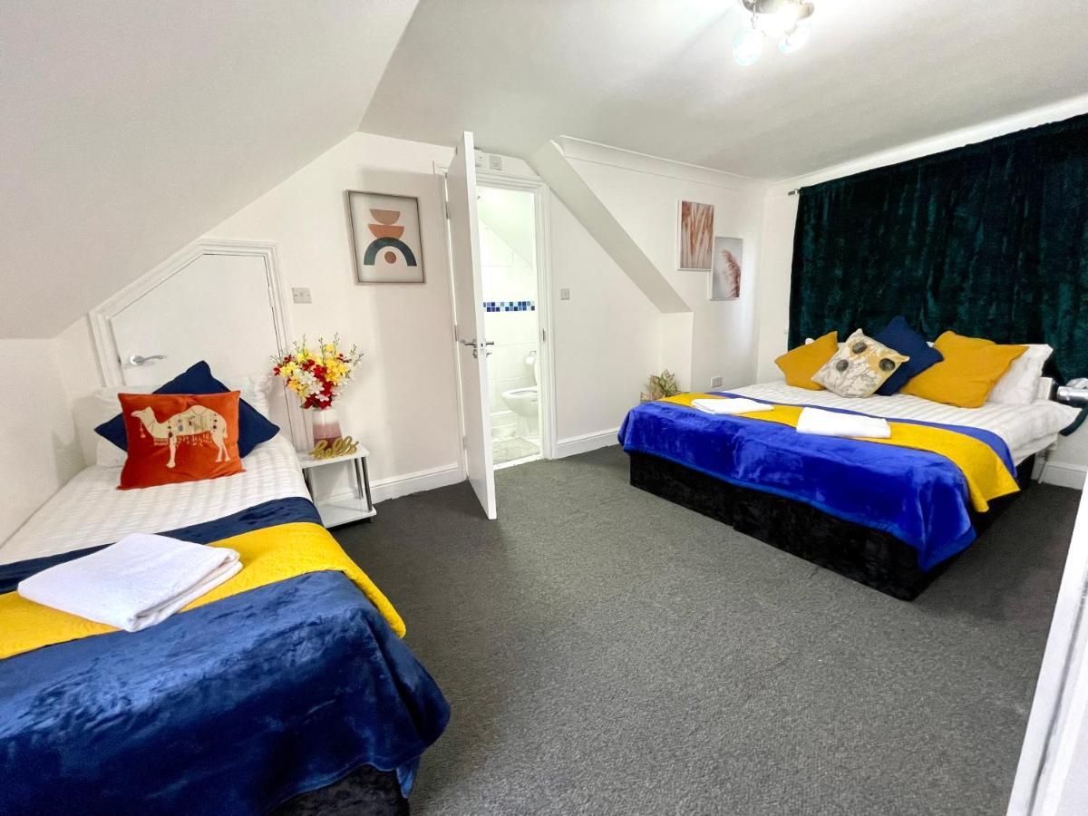 4 Bedrooms House, 3 Bathrooms , Separate Reception, Full Kitchen, Garden, Parking Casa de férias Londres
