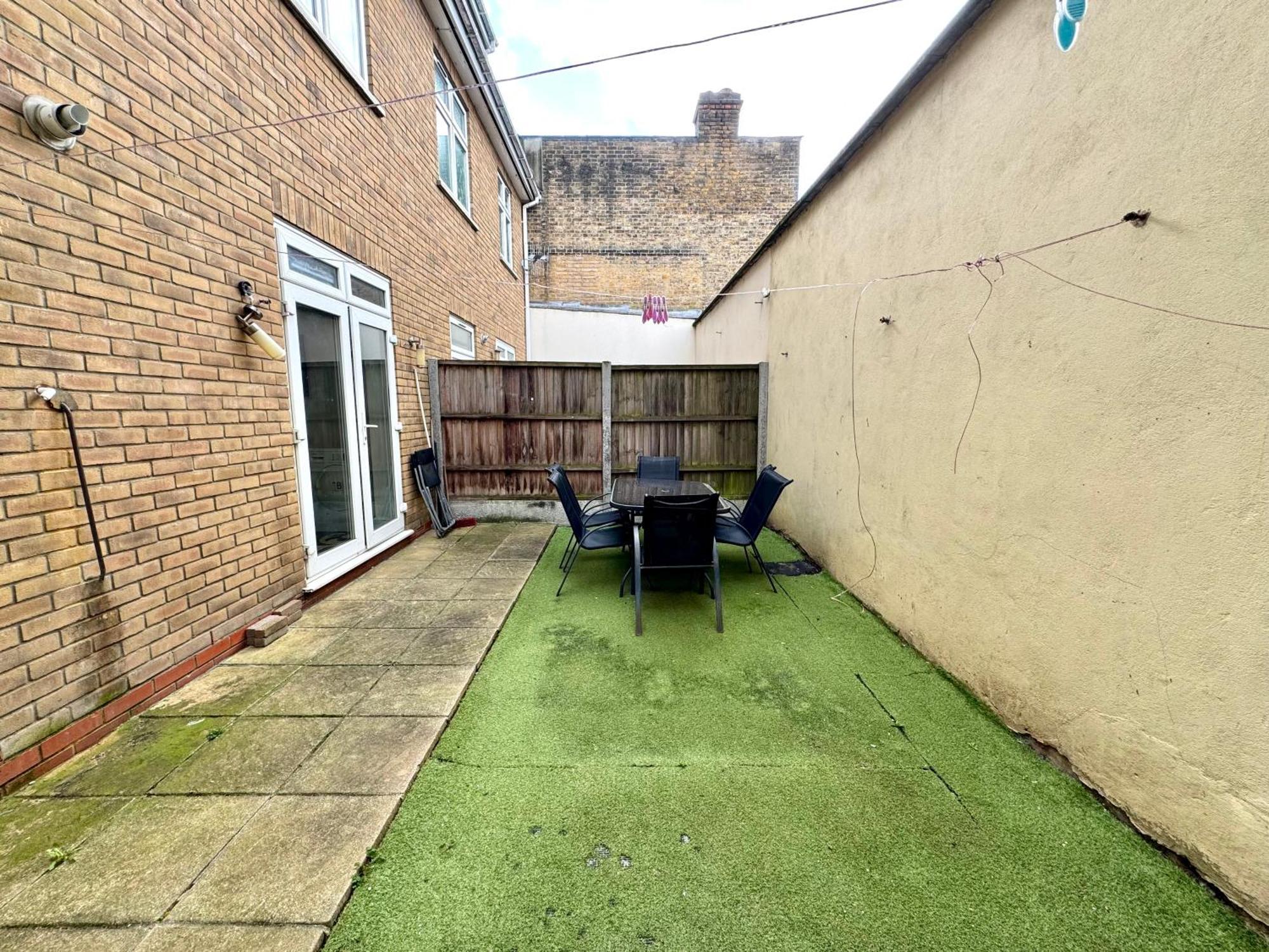 4 Bedrooms House, 3 Bathrooms , Separate Reception, Full Kitchen, Garden, Parking Casa de férias Londres