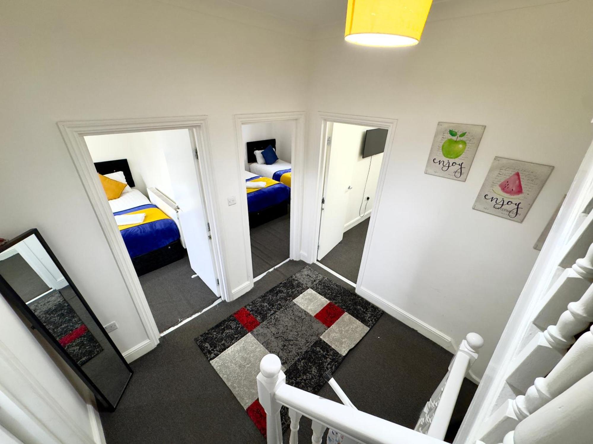 4 Bedrooms House, 3 Bathrooms , Separate Reception, Full Kitchen, Garden, Parking Casa de férias Londres