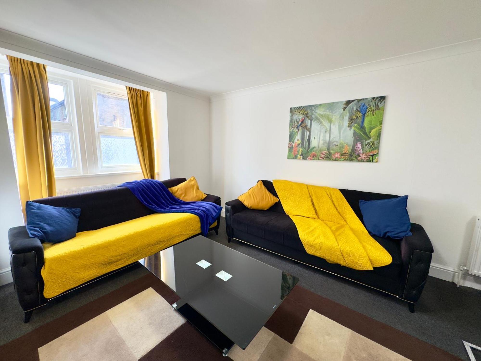 Casa de férias 4 Bedrooms House, 3 Bathrooms , Separate Reception, Full Kitchen, Garden, Parking Londres